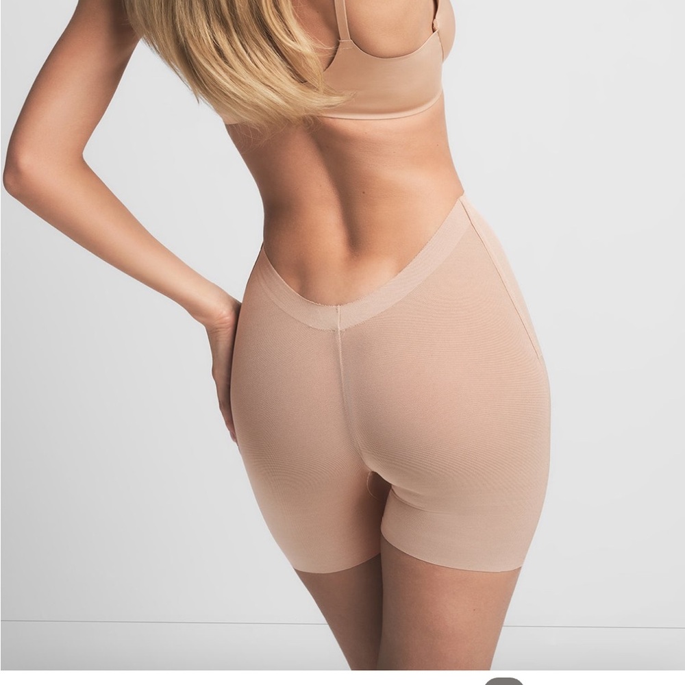 SKIMS SHEER SCULPT LOW BACK SHORT